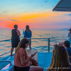 Tour al atardecer en Akali Catamaran